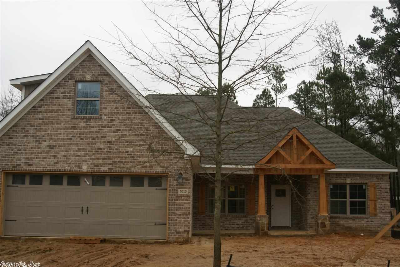 New construction near Home Depot.  Close to everything!  Room for a shop or boat storage.  Extra insulation for low low utility bills.  Tall Ceilings, craftsman style, granite coutertops, trey and vaulted ceilings