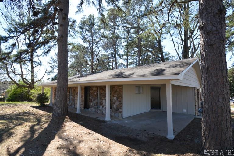 3 bedroom, 1 bath renovated home in excellent condition. New carpet, tile, formal living area, kitchen/den, carport, chain link fence in back. Convenient location!