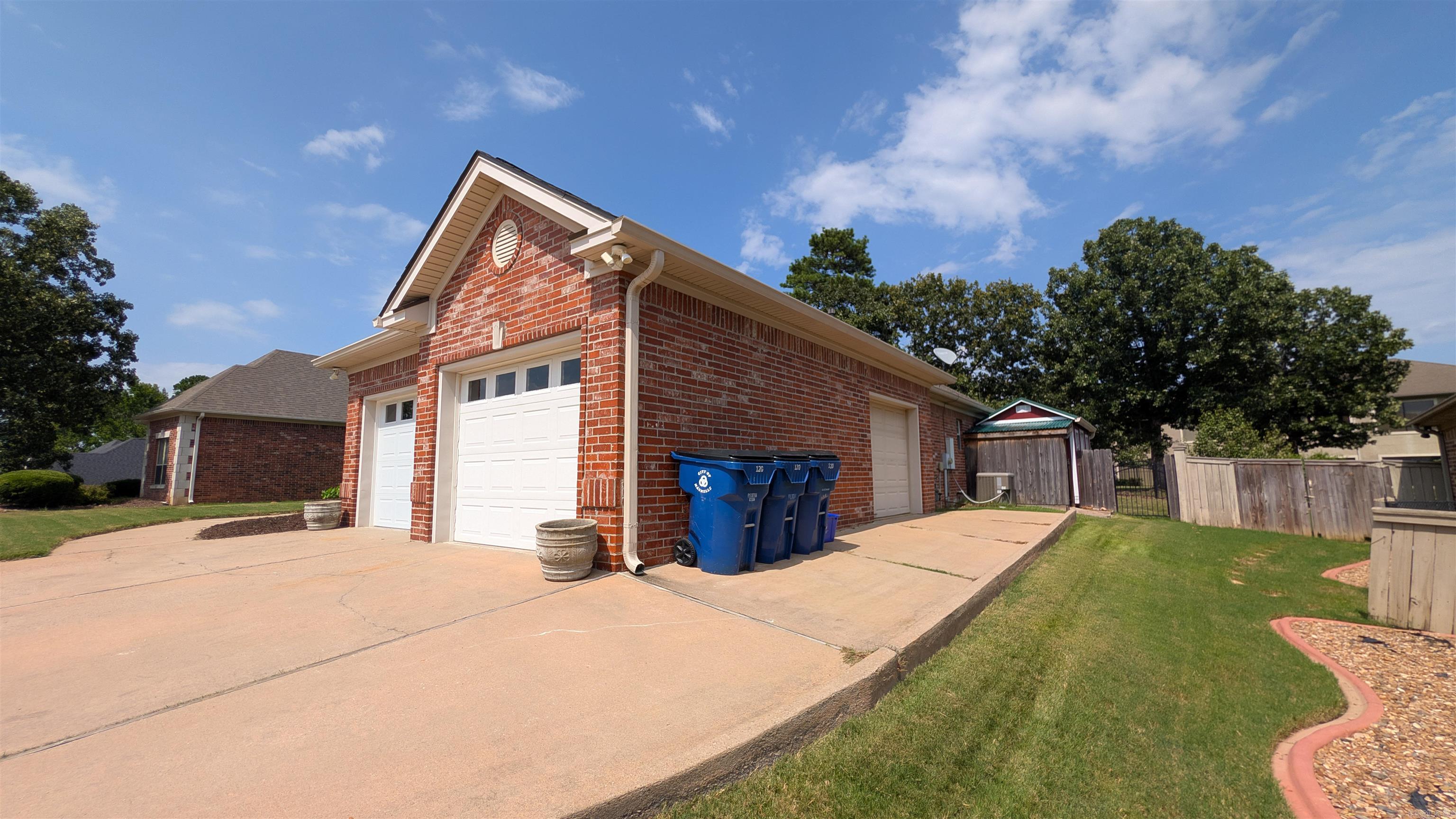 COUNTRY CLUB OF ARK THE - Residential