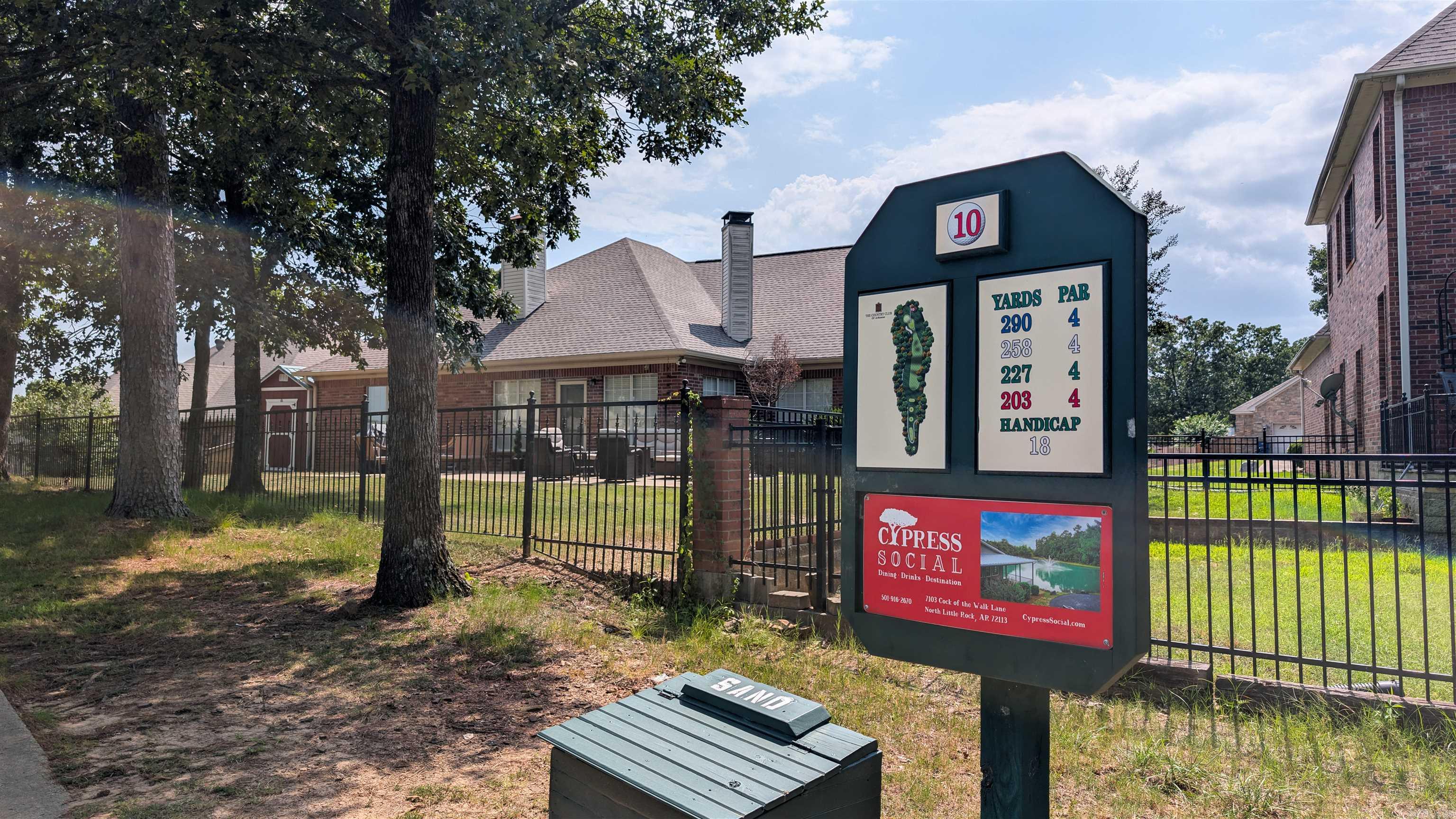 COUNTRY CLUB OF ARK THE - Residential