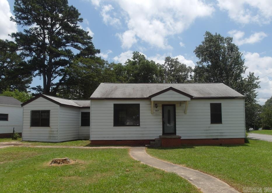 3BR, 1BA on large corner lot.  Much potential here!  Spacious kitchen, large laundry, some wood floors, fully fenced backyard and more!  This is a Fannie Mae Homepath Property.  See agent remarks please.