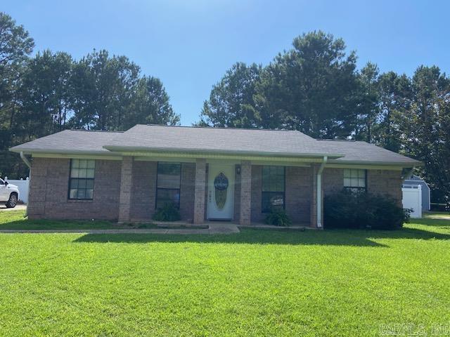 This beautiful 1,125 sqft home offers 2-bedroom 2 bath and would make a great starter home. It sits on 0.26 acres with a nice fenced in back yard.  Located in the heart of Nashville just minutes from the city park.