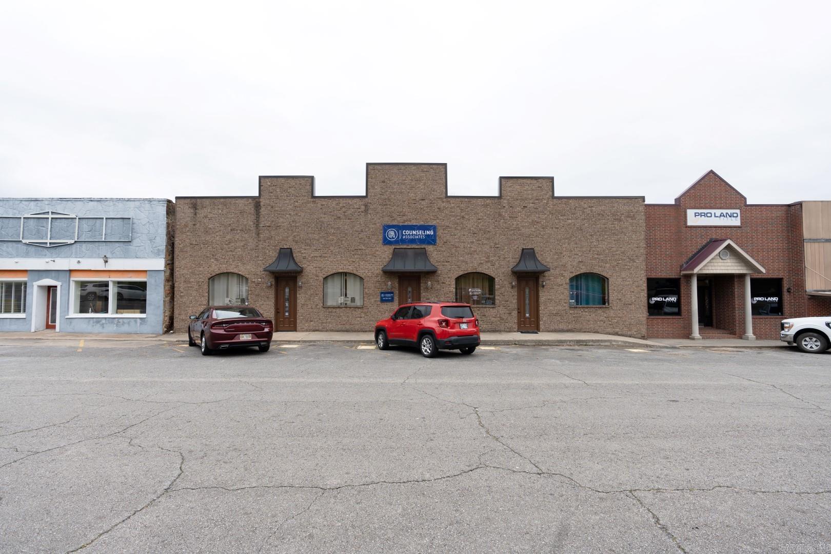 Large commercial building on the courthouse square in Heber Springs!  All 4 suites are rented!  Tile floors, tall ceilings, 6 restrooms, storage areas, several private office, large meeting rooms, reception area, private parking in the rear of the building and lots of community parking around the courthouse!  A long hallway goes thru the middle of the building...the layout can accommodate 1 tenant or up to 4 different tenants!  Seller installed a new roof (about $50,000) in the Summer of 2018.  Current (2025) appraisal came in at $440,000.