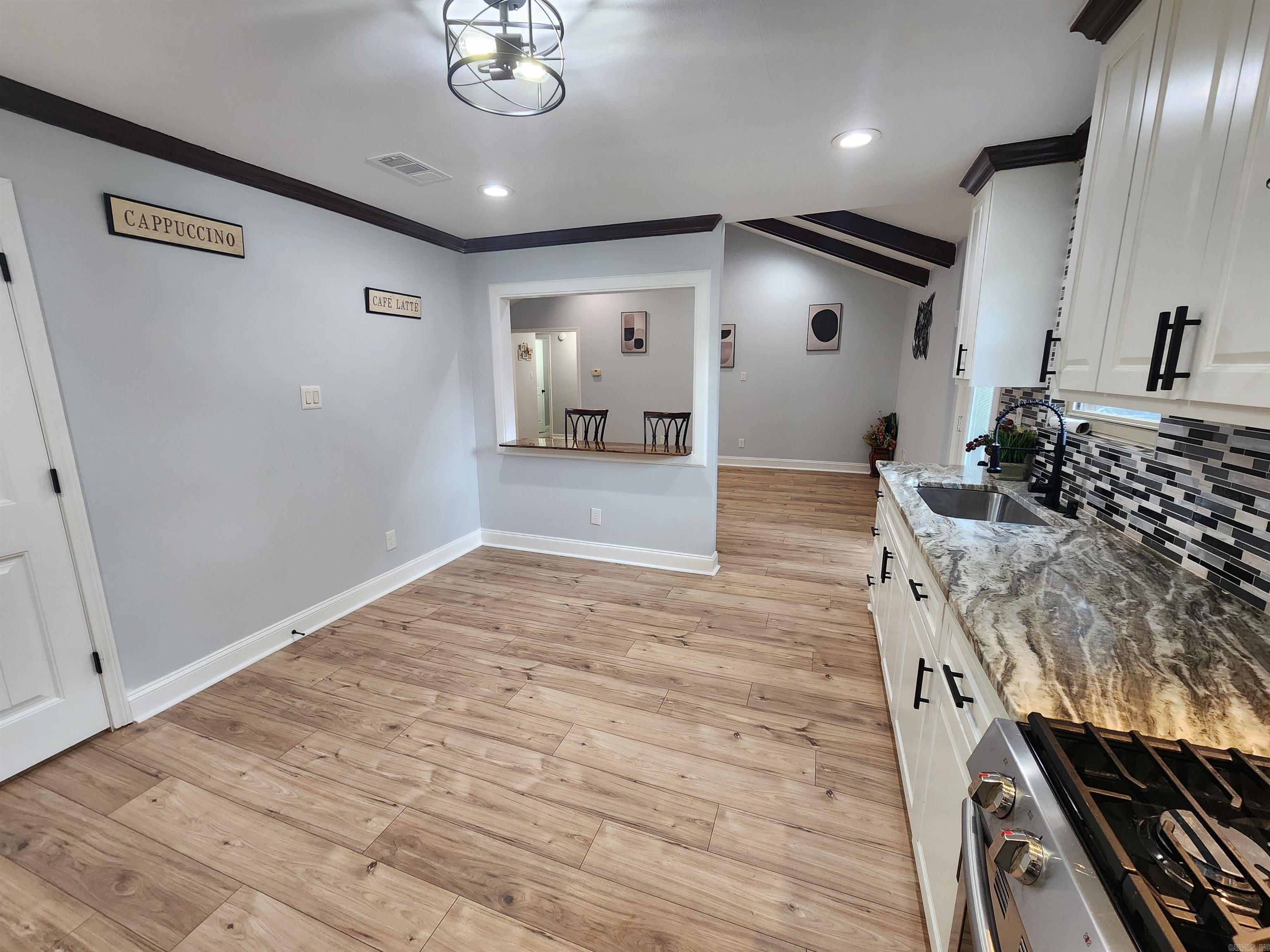 ARCHWOOD MANOR - Residential