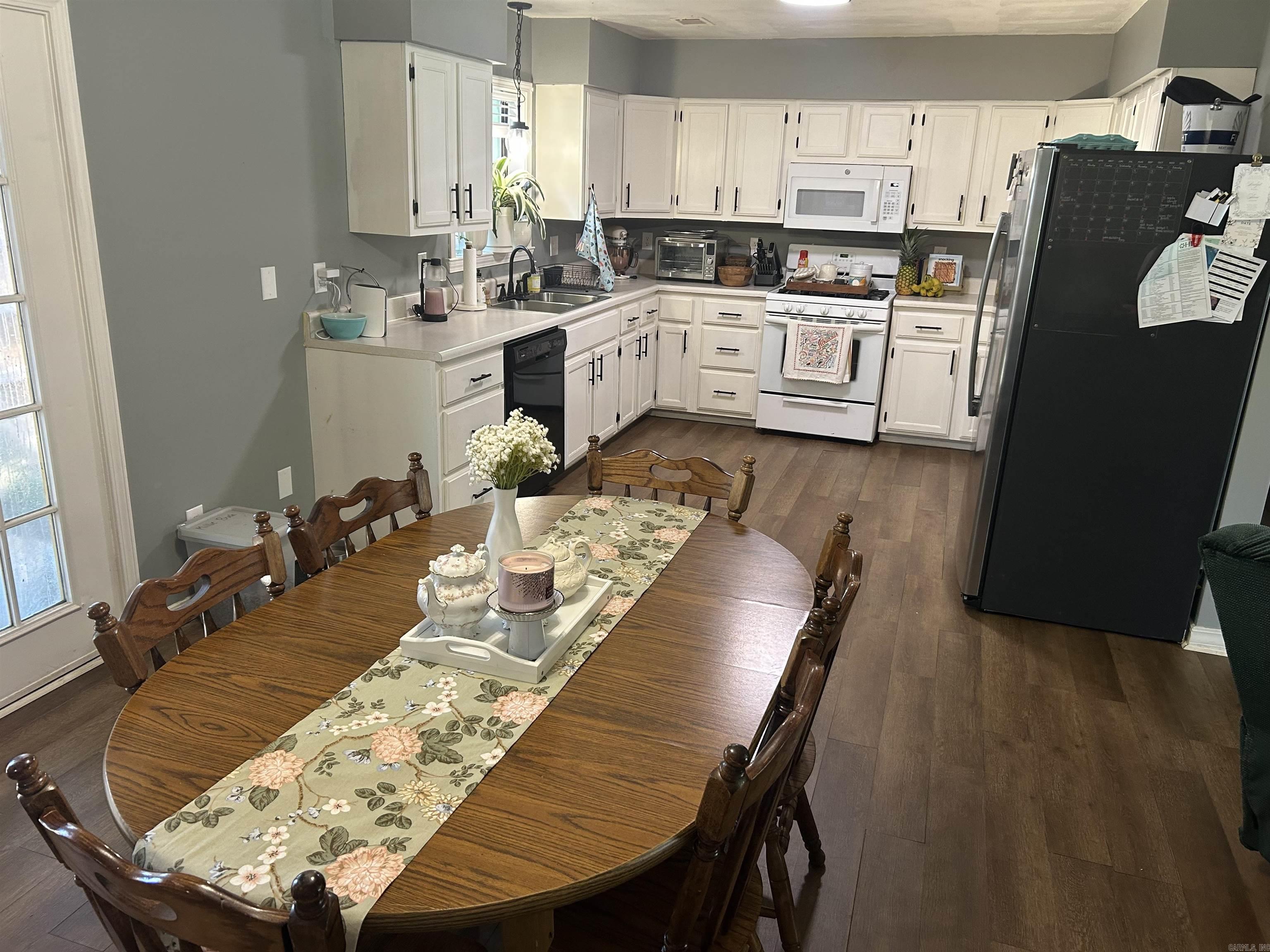 MAGNOLIA POINT - Residential