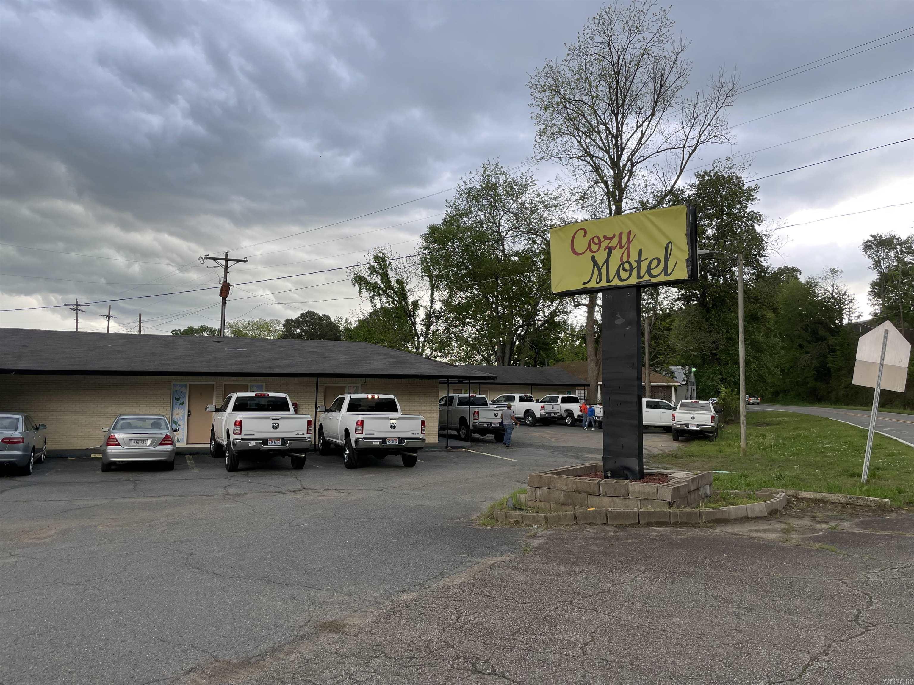GREERS FERRY LAKE has 30,000 acres of water surface and attracts 7 million visitors a year.  This property is 15 minutes from the Choctaw boat ramp. A visionary owner can add various income streams to the business. The location is central and in historic downtown Clinton. The opportunities are endless for those with a growth mindset and ambition.    Buying an existing motel business always makes more sense than starting one from scratch, regardless of the economy. With the right experience, financial resources, and marketing strategy in place, you'll be counting dollar signs instead of sheep. 17 rooms (9 with 2 beds) (6 with 1 bed) (2 two room suites) 1 bedroom, living room, bathroom & kitchen, suitable for Owner/Manager.  There are 18 parking spaces.  Most of the 2 bed units are 20' x 14'.  The 1 bed units are 16' x 10'.  One unit with 2 beds is 16 x 16.  2 units with 2 beds are approximately 14' x 12'. At current room rates with 50% occupancy, the projected gross income is over $190,000.  There are 18 parking spaces, and additional space for trailers. Clinton needs rental units, and this is a good candidate for soft conversion to studio apartments.
