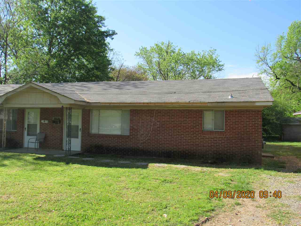 Older spacious 2 bedroom duplex, oversized family room, oversized eat in kitchen with abundance of cabinets & counterspace, all kitchen appliances including refrigerator, separate washer & dryer hookups (washer & dryer present are for convenience purposes only), spacious bedrooms.