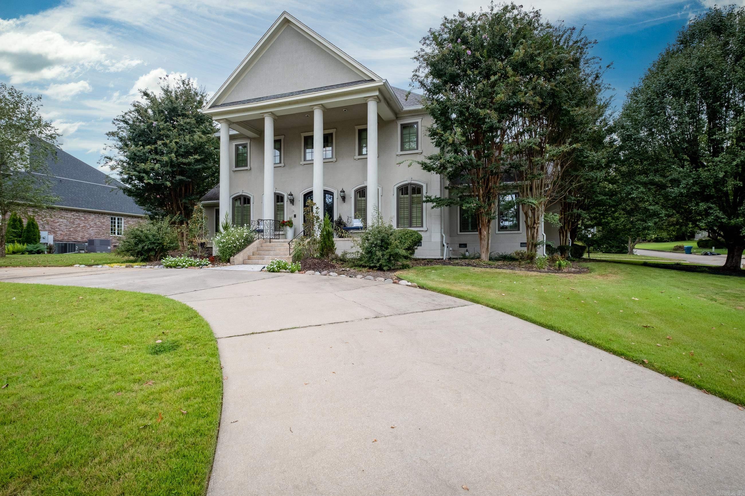 CHENAL VALLEY BRETAGNE CIRCLE - Residential