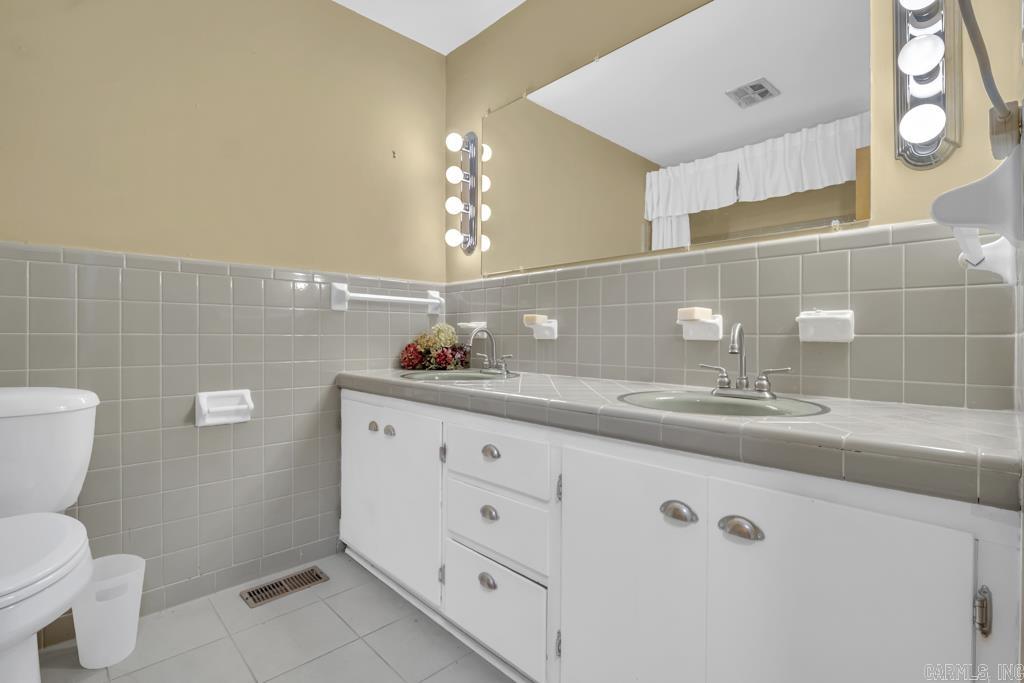 OAK HILL - Residential