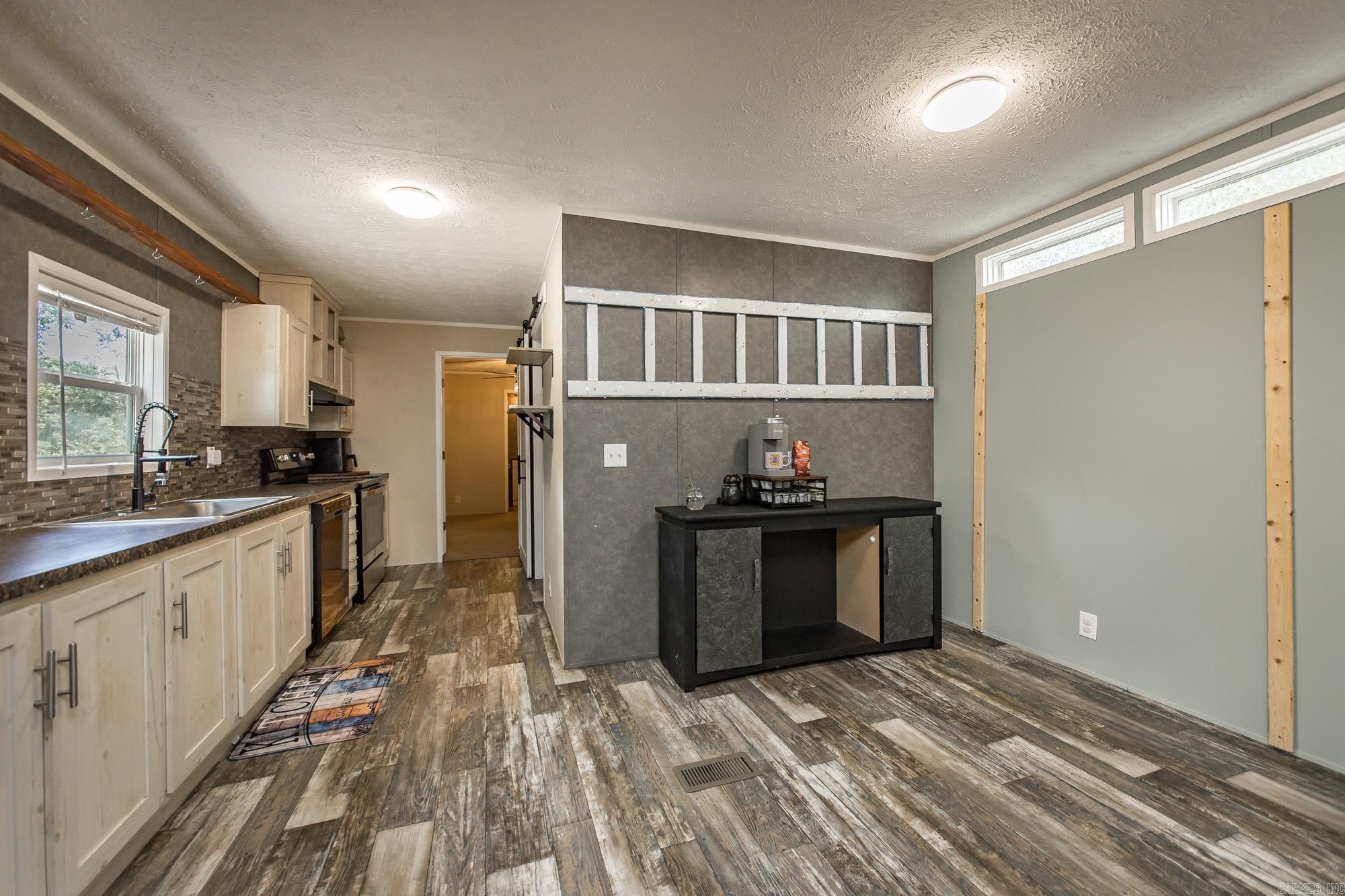 CLEAR LAKE - Residential