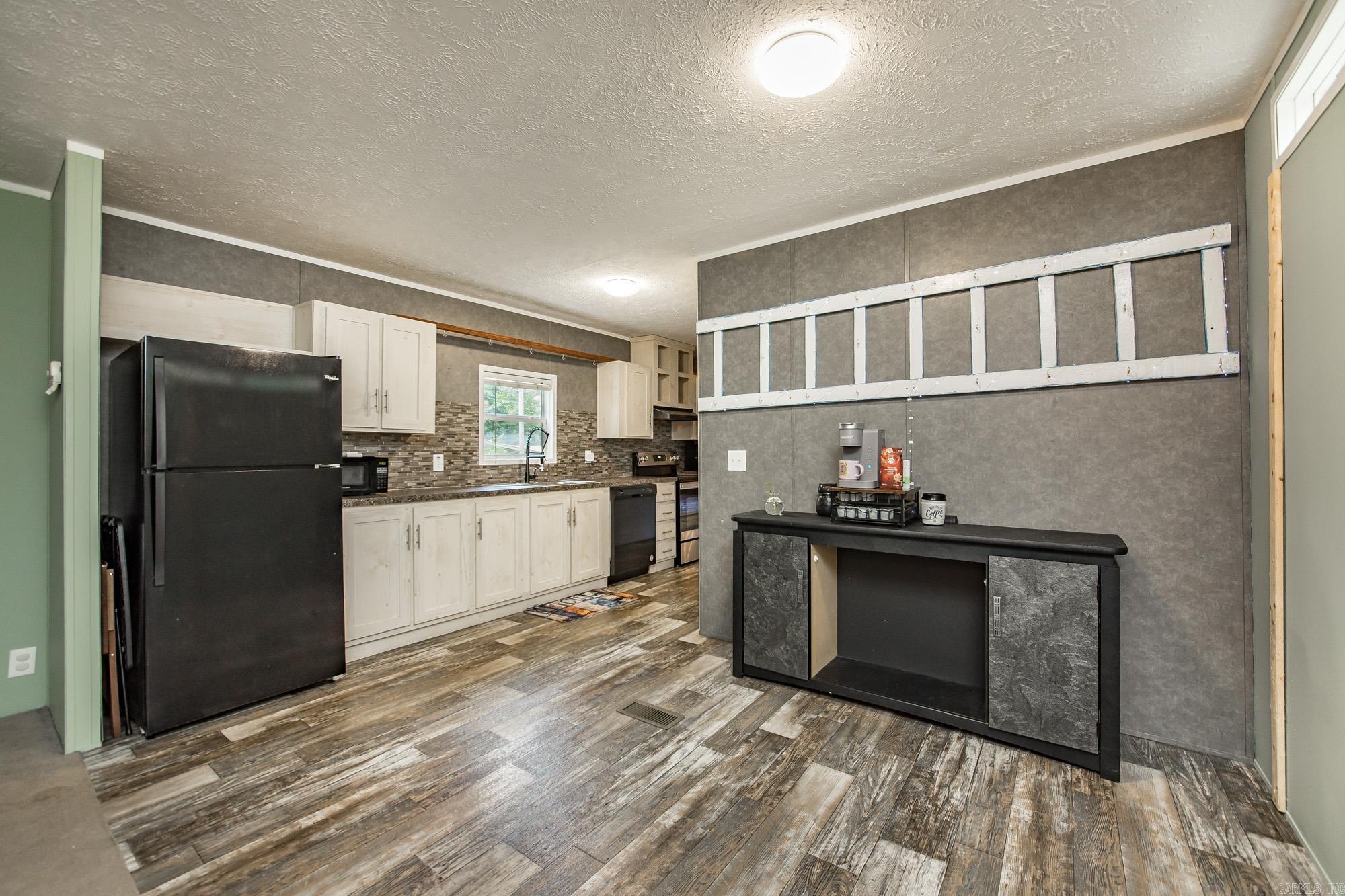 CLEAR LAKE - Residential