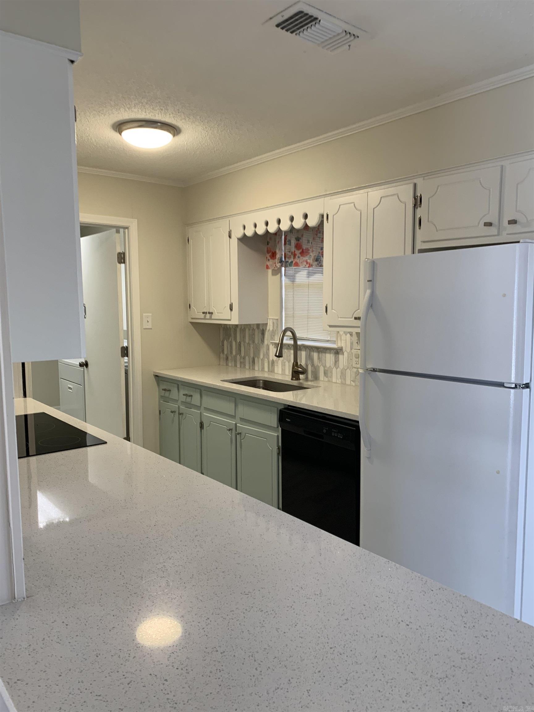 LYNNWOOD ACRES - Residential