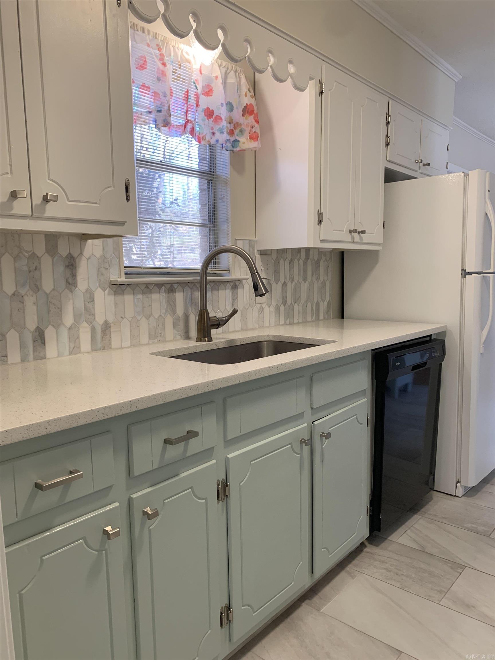 LYNNWOOD ACRES - Residential