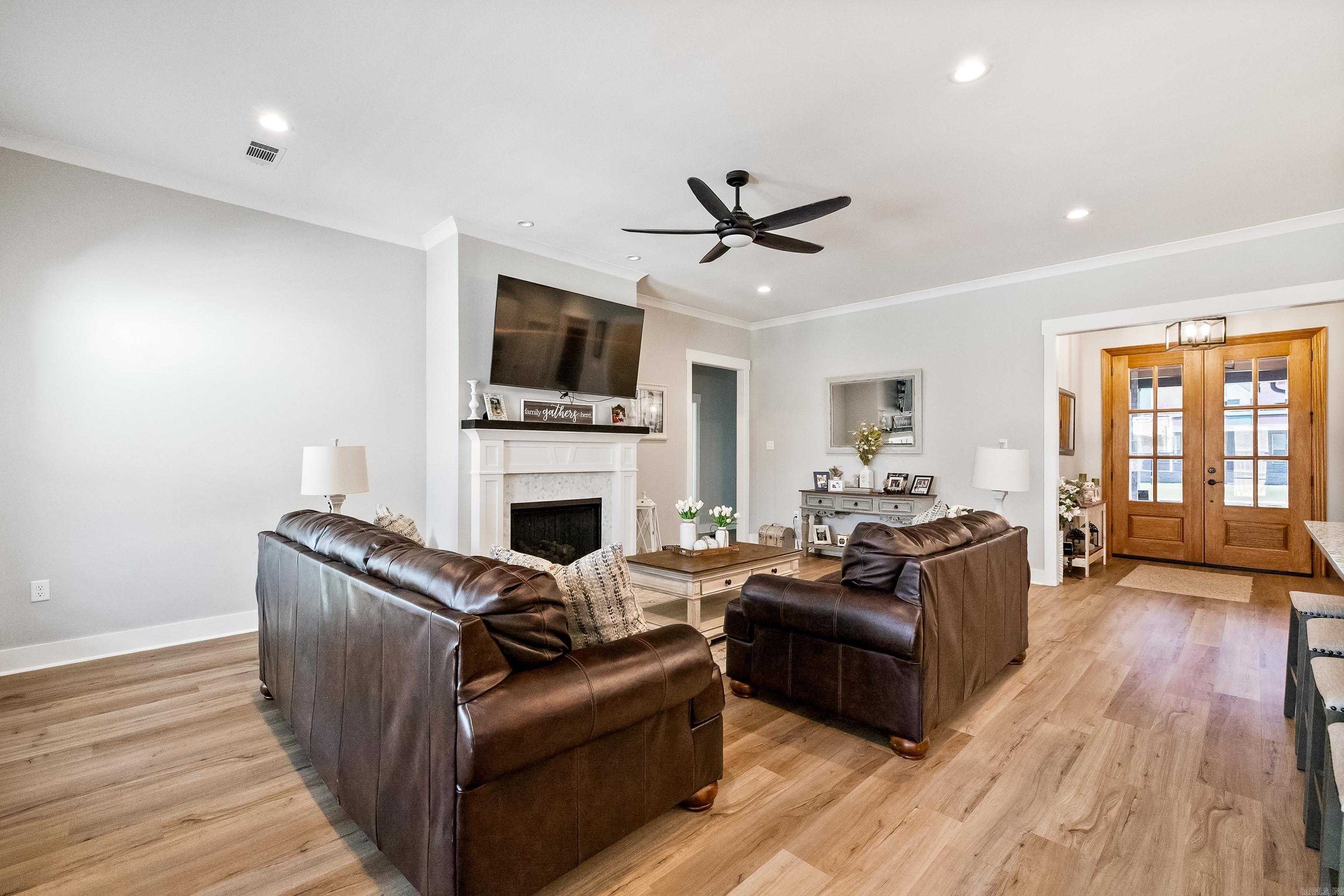 IVY PLACE - Residential
