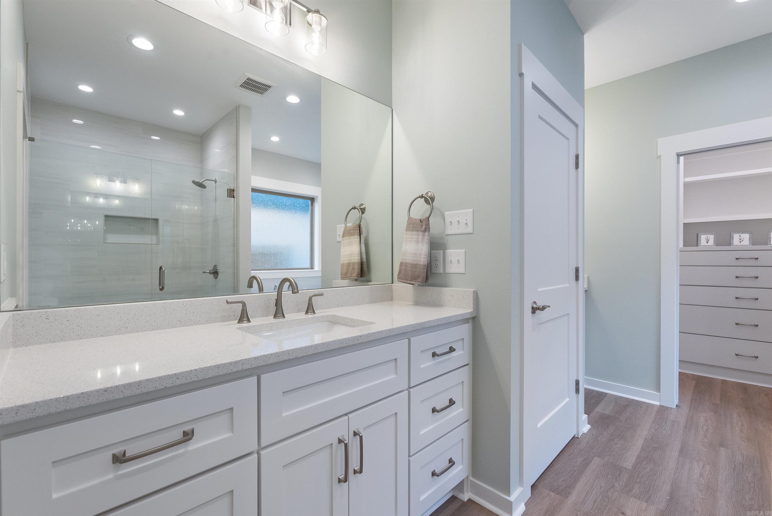IVY PLACE - Residential
