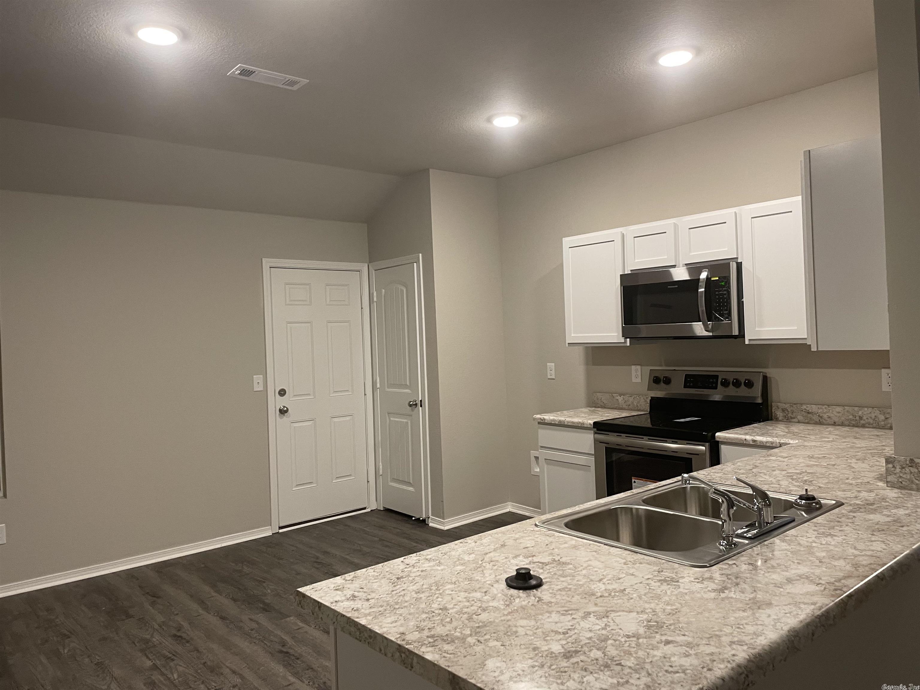 COUNTRY CLUB OF ARK THE - Residential