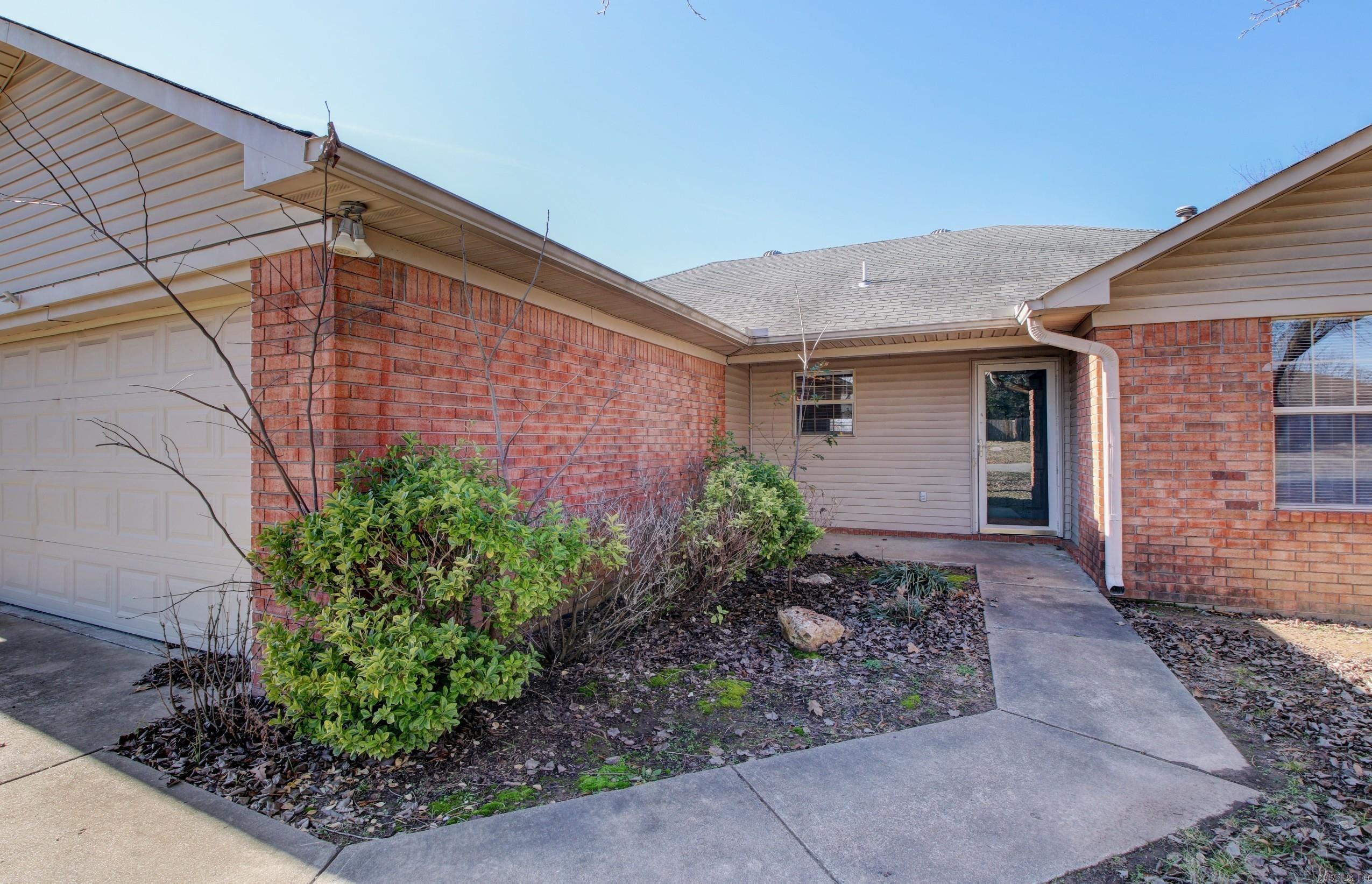Great 3bed 2bath home convenient to all of Conway. Split floorplan features open living room, kitchen and dining. Fully fenced backyard with deck and two car garage along with good sized front porch area. Home features new carpet on all bedrooms and tile everywhere else. Agents see remarks.
