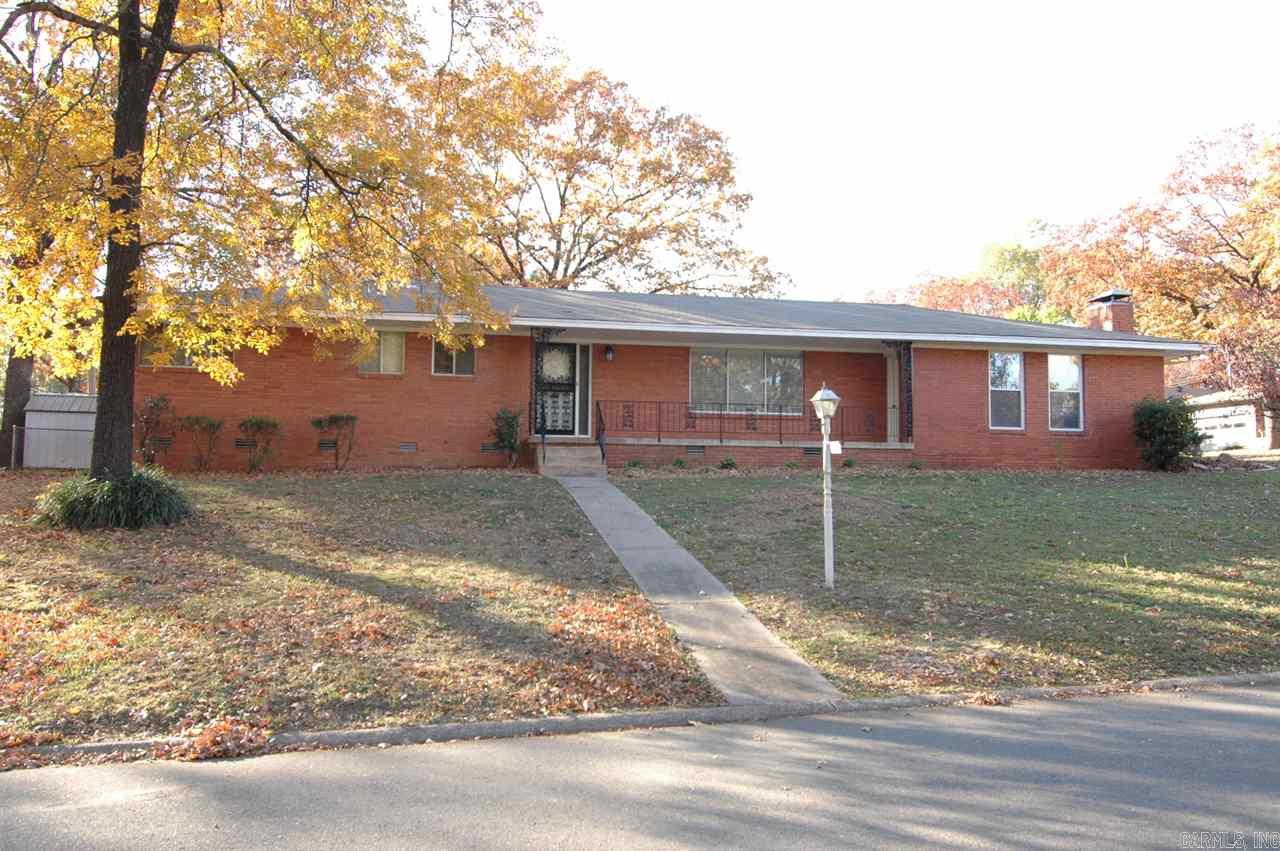 Show/Agent Located at 7200 Apache Rd is a 3 Br/2 Ba house for rent in Little Rock, with approximately 2074 Sq Ft Kitchen furnished w/ Electric Range, Dishwasher & Disposal There is a separate dining room.Washer & Electric Dryer connections located in separate utility room Convenient: Area Shopping & Restaurants, I-630, St. Vincent, Baptist, UAMS/VA Includes: Large Family Room, Glass Enclosed Sun Room, Ceiling fans, Gas Fireplace, Wood/Ceramic flooring, 2-Car Carport & Large Fenced Yard.