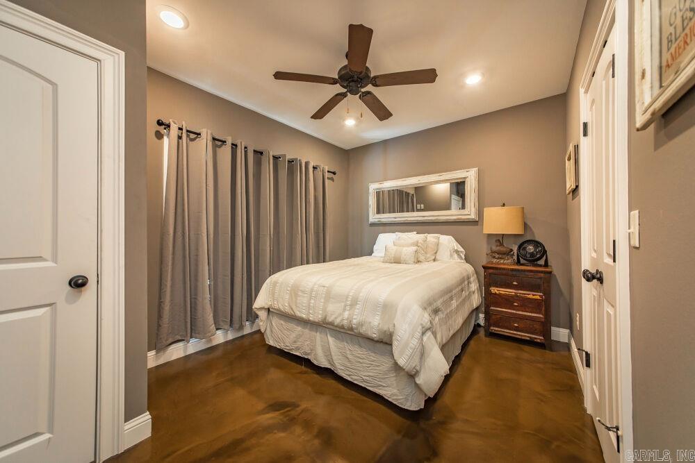 NARROWS INN AT GREERS FERRY HPR - Residential