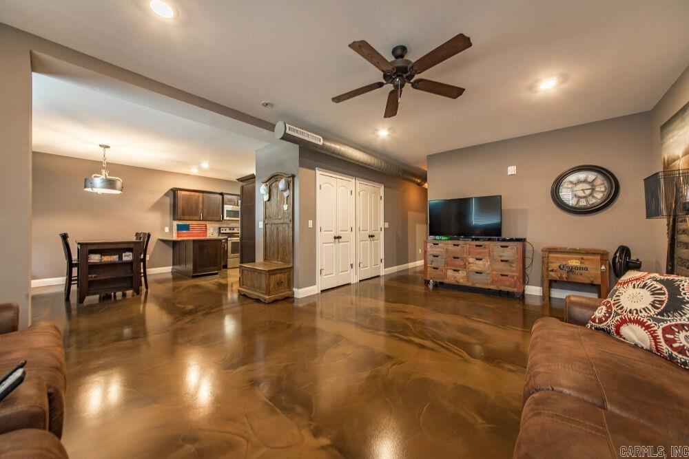 NARROWS INN AT GREERS FERRY HPR - Residential