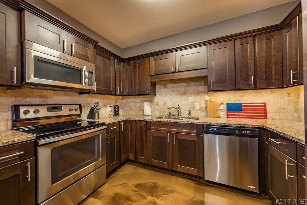 NARROWS INN AT GREERS FERRY HPR - Residential