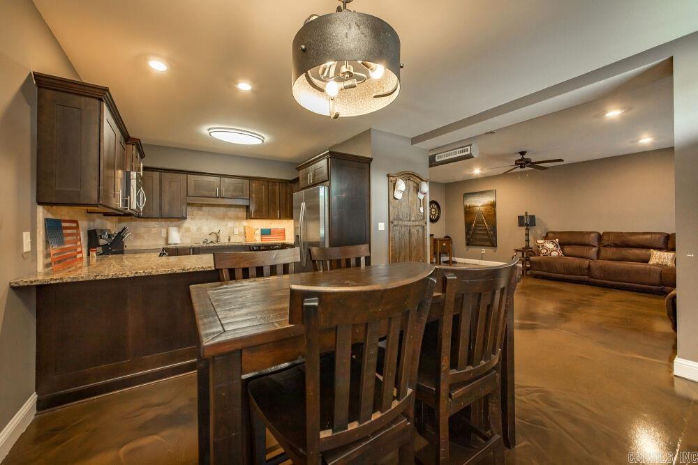 NARROWS INN AT GREERS FERRY HPR - Residential