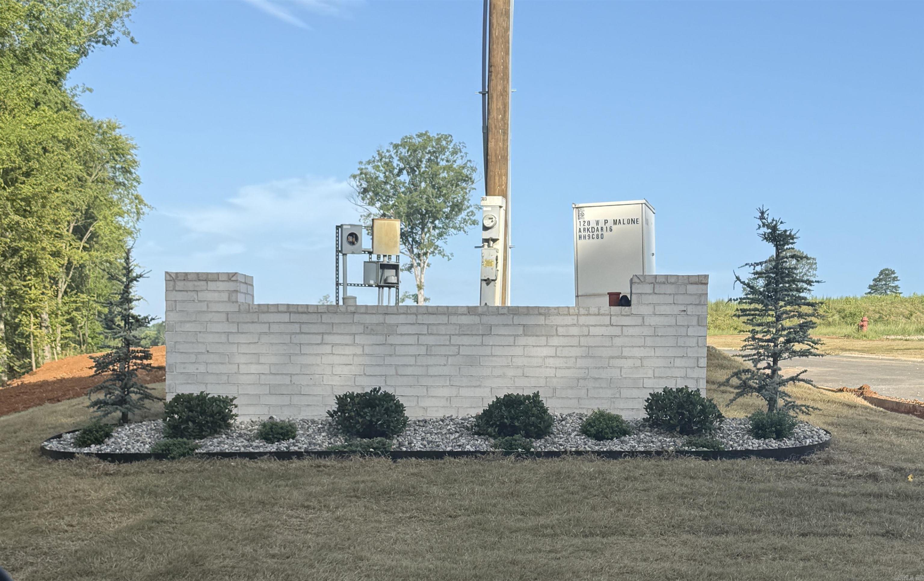 Be a part of Arkadelphia's growth as the Southridge Crossing subdivision unfolds.  Select your site and bring your plans.  Easily managed, low maintenance lots with underground utilities.  Minutes from schools, shopping, medical services, industrial park and I-30.