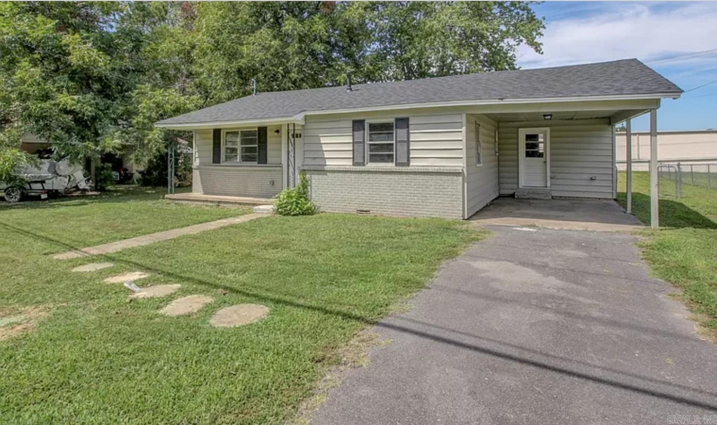 This cozy updated close to downtown is perfect for a small family or roommates. Features two bedrooms, 1 bathroom, spacious backyard and more.