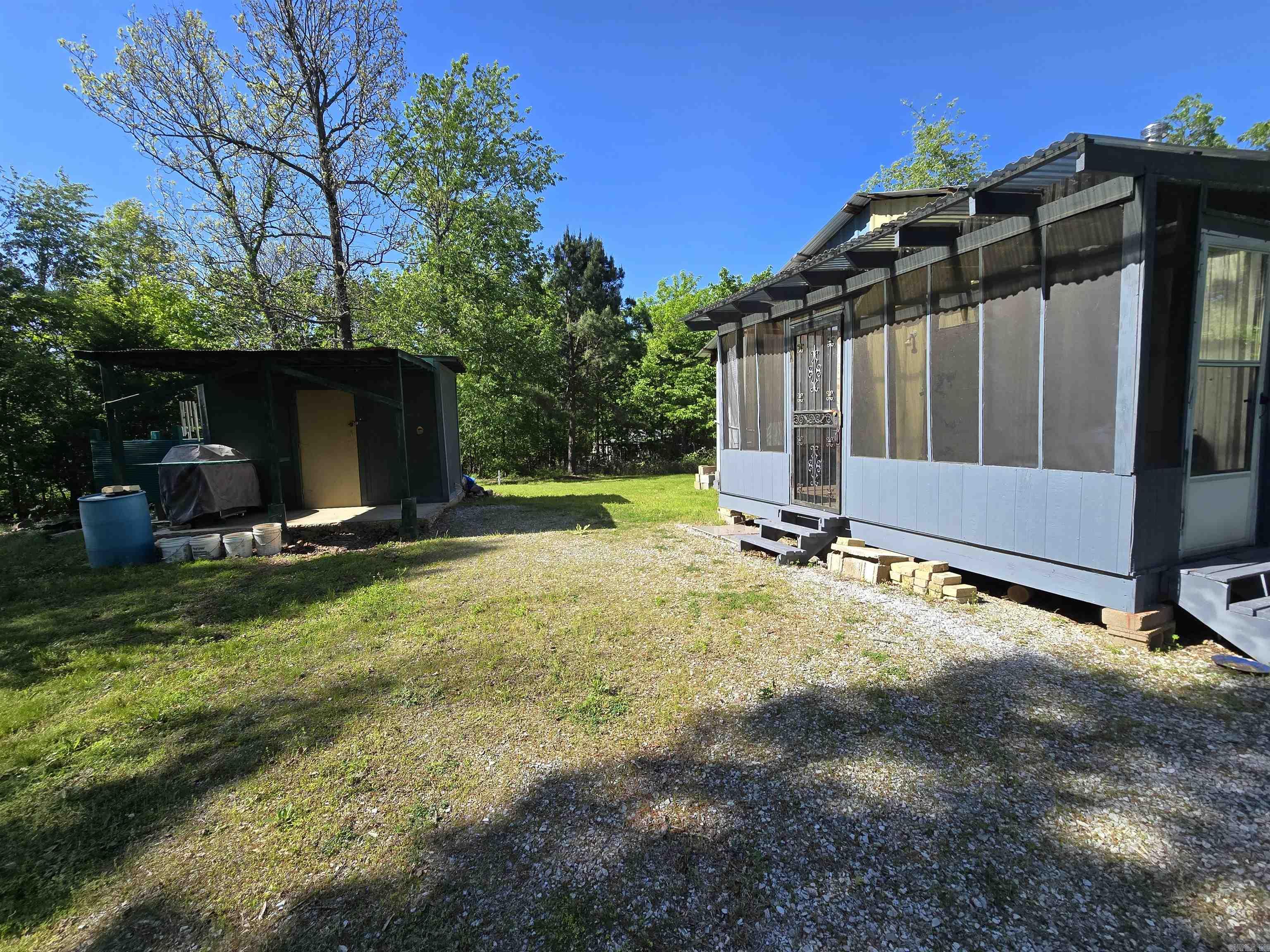 Nice off-grid cabin bordering the nation forest.