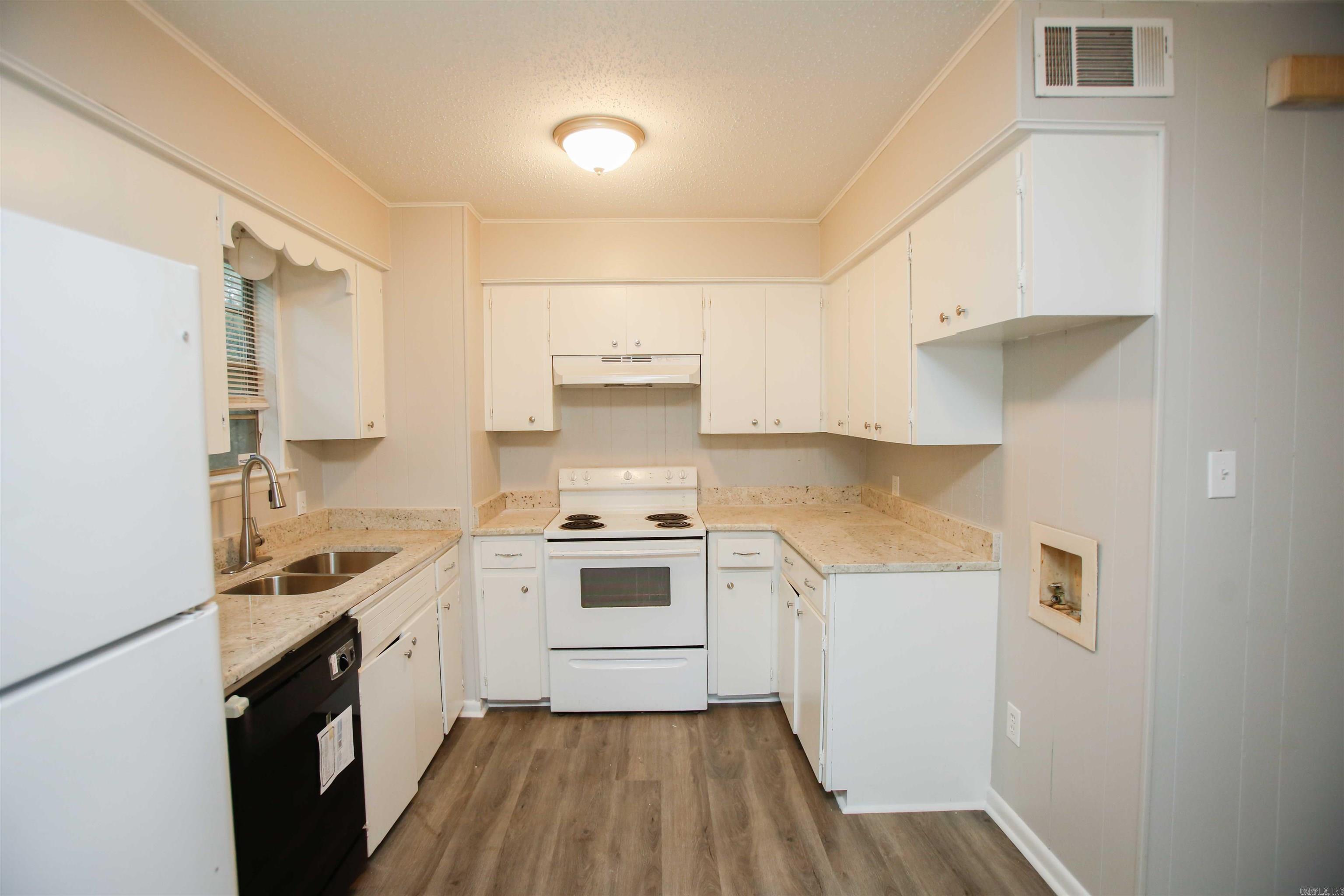 BELWOOD ADDN - Residential Lease