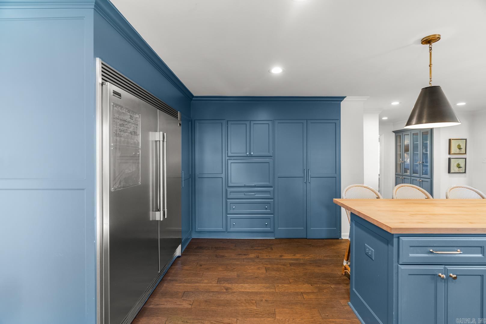 RIVERVIEW MANOR - Residential