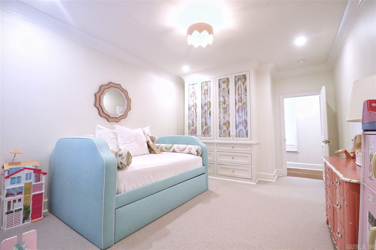 COUNTRY CLUB HEIGHTS - Residential