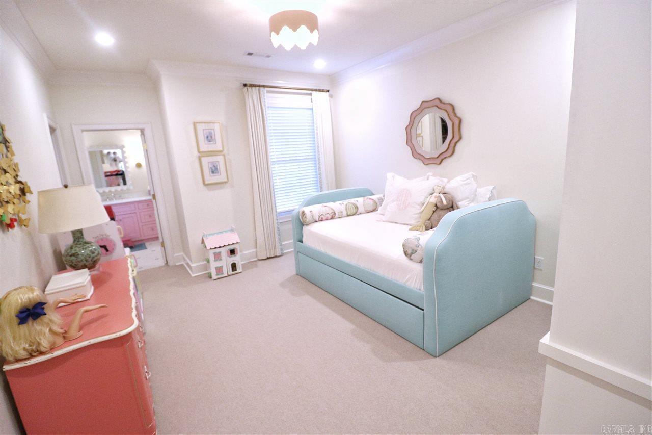 COUNTRY CLUB HEIGHTS - Residential