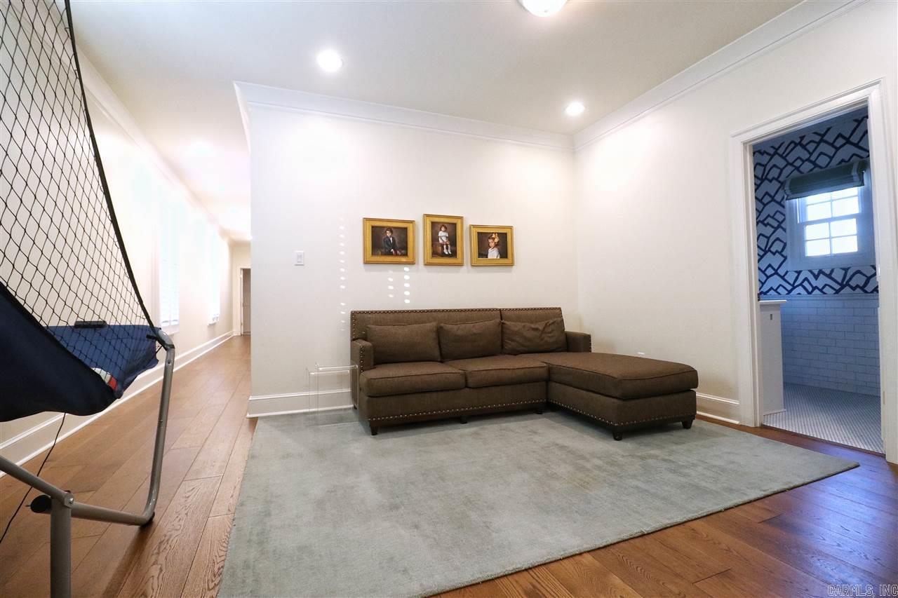 COUNTRY CLUB HEIGHTS - Residential