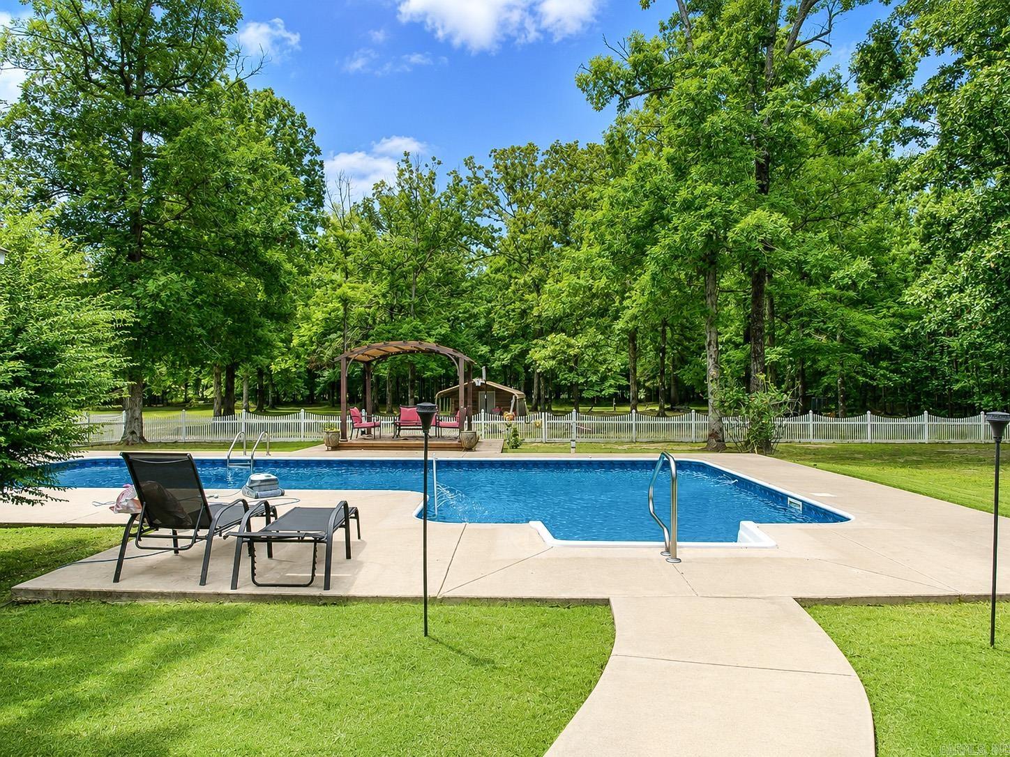 COUNTRY ESTATES - Residential