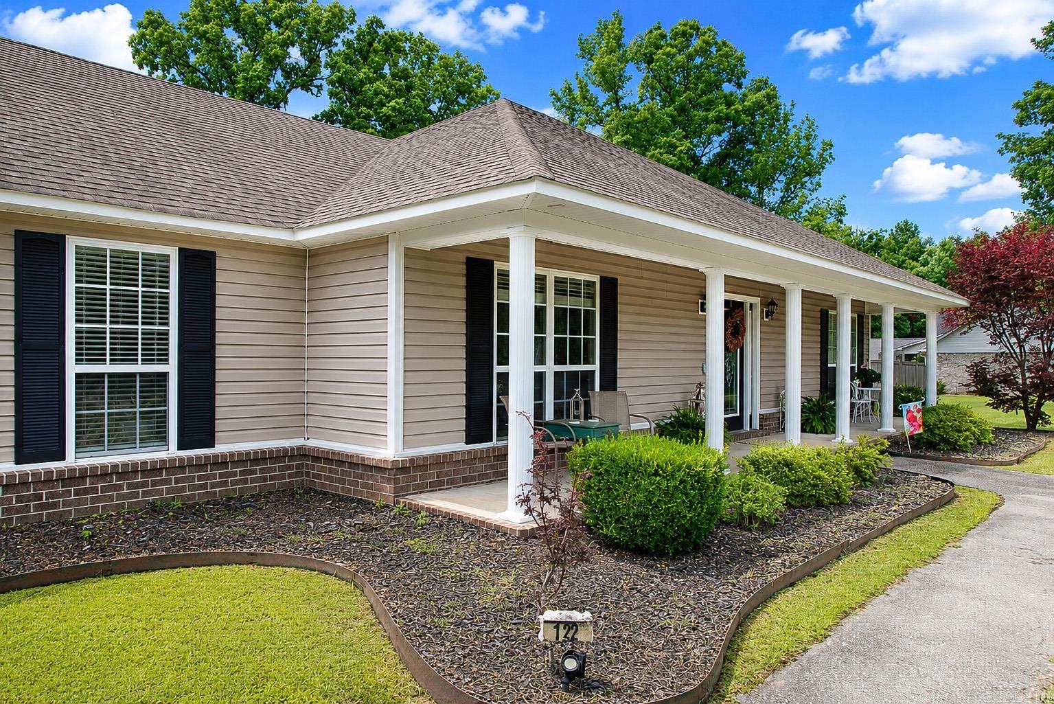 COUNTRY ESTATES - Residential