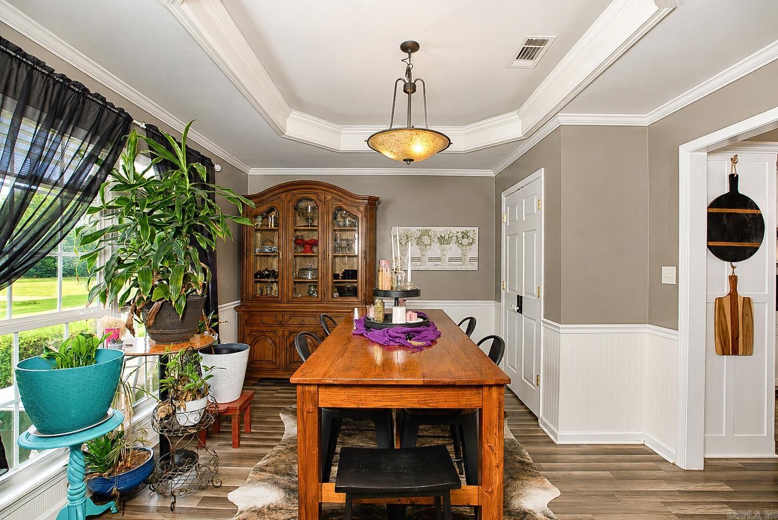 COUNTRY ESTATES - Residential