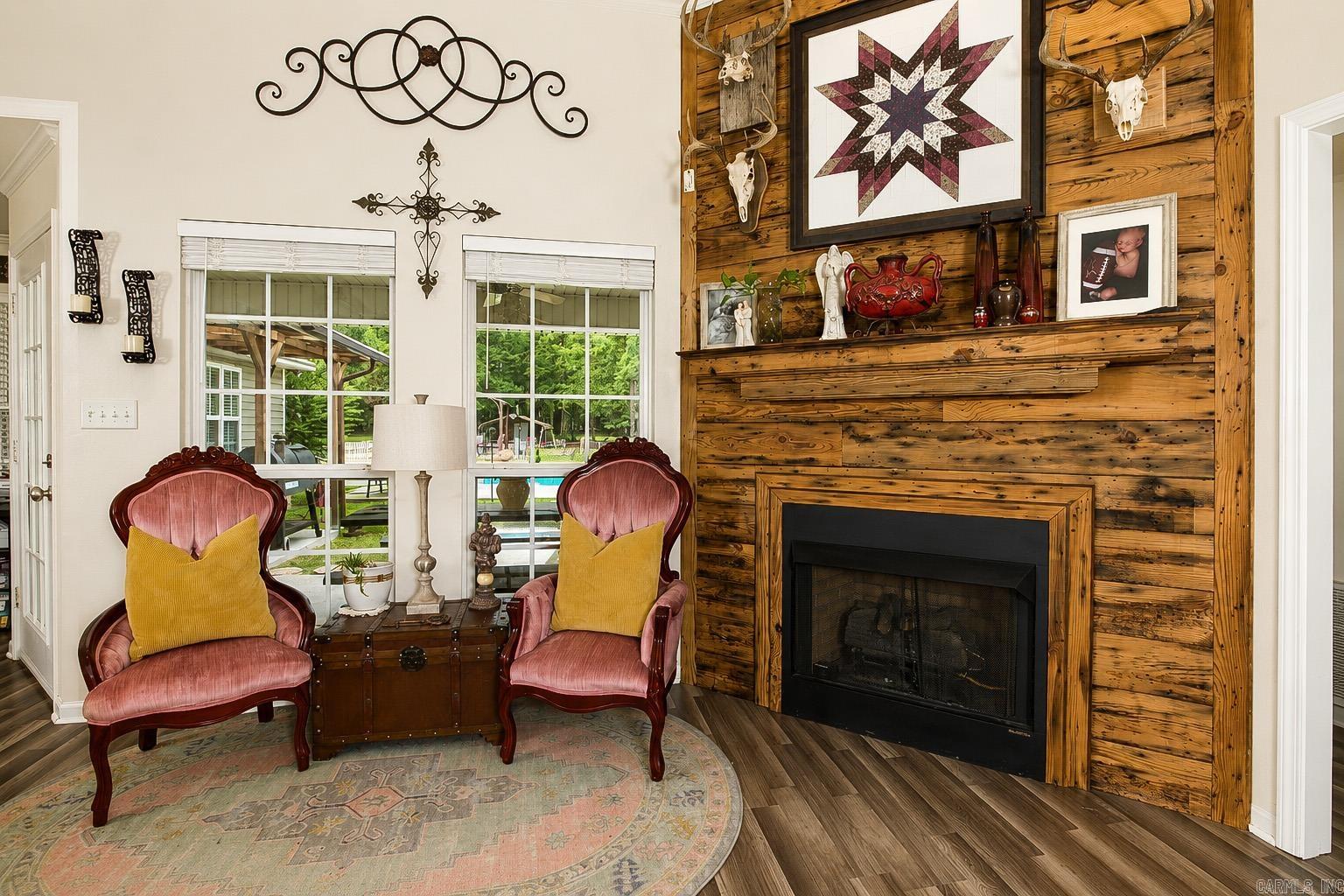 COUNTRY ESTATES - Residential
