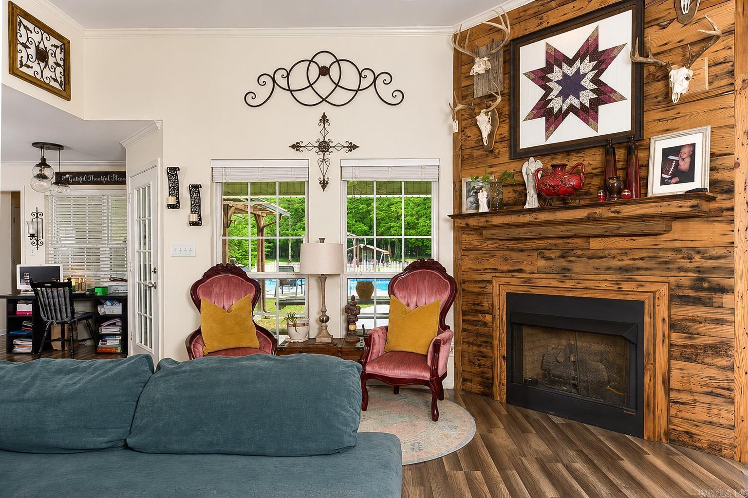 COUNTRY ESTATES - Residential