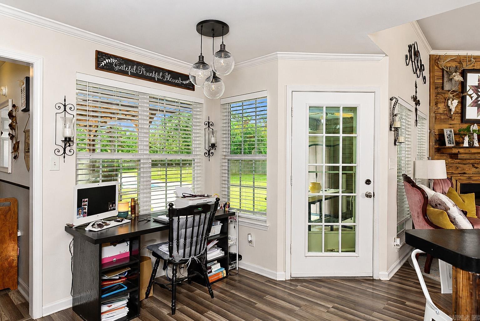 COUNTRY ESTATES - Residential
