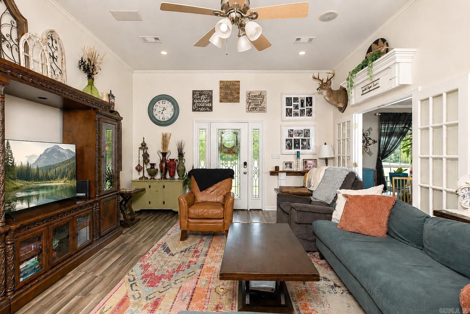COUNTRY ESTATES - Residential
