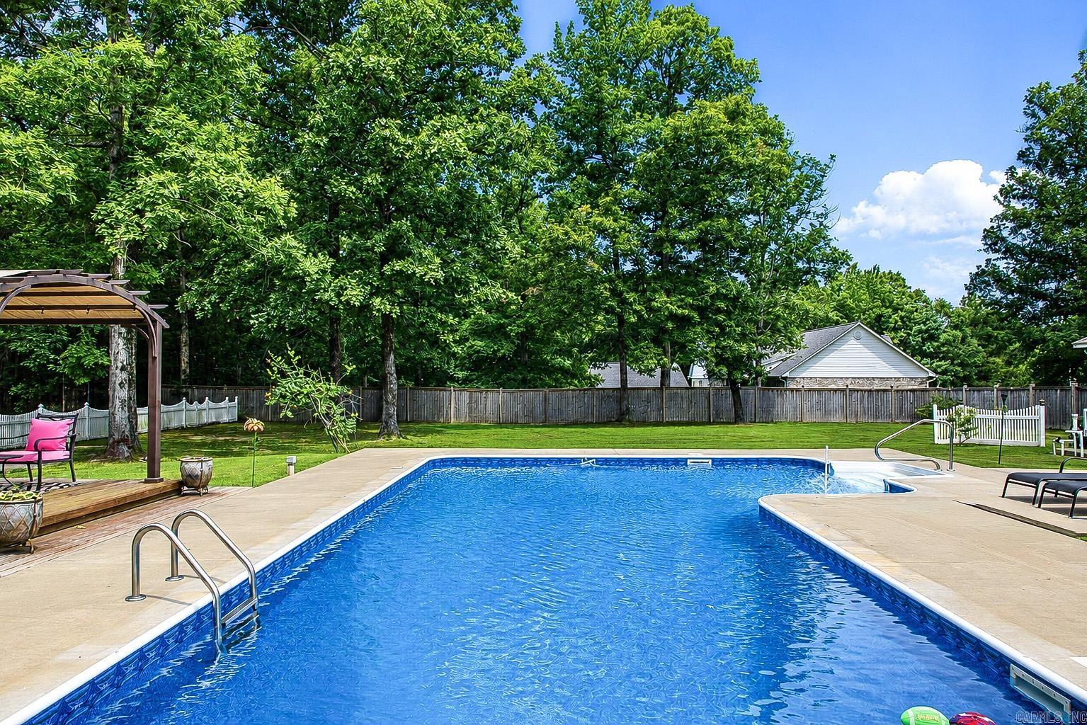 COUNTRY ESTATES - Residential