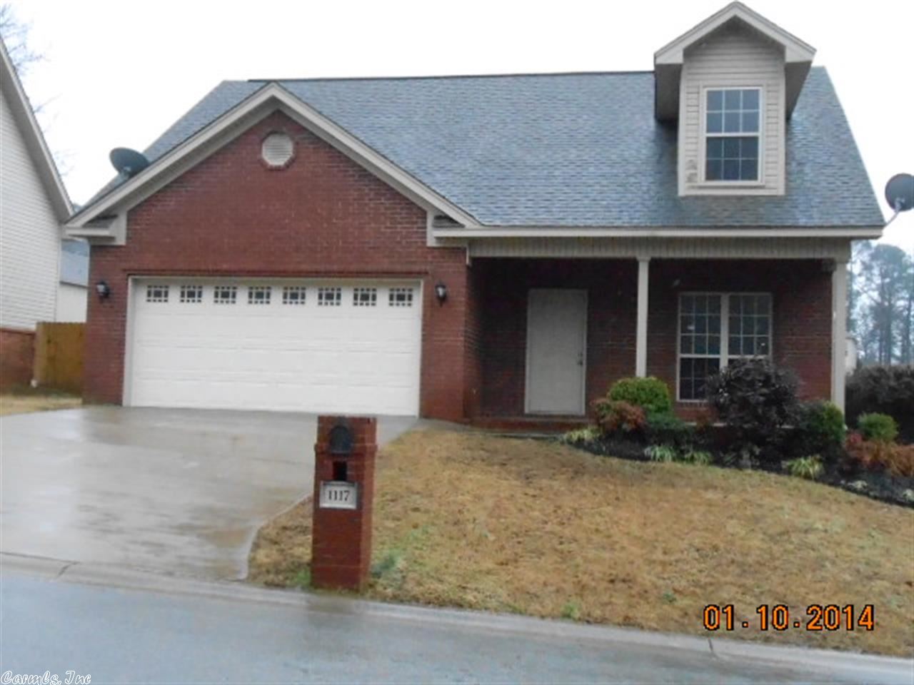 New carpet throughout, great condition.  2 story home,living room with corner fireplace, master bedroom downstairs.  Tiled kitchen and dining, 1/2 bath for guest, double garage, 2BR/1BA upstairs, patio and privacy fence.  Ready to move in.  This home is eligible under the Freddie Mac First Look Initiative through 4/15/14.  Agents see remarks.