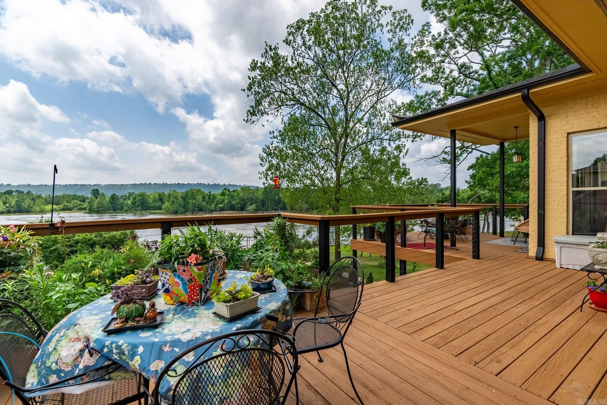 PALISADES HEIGHTS - Residential