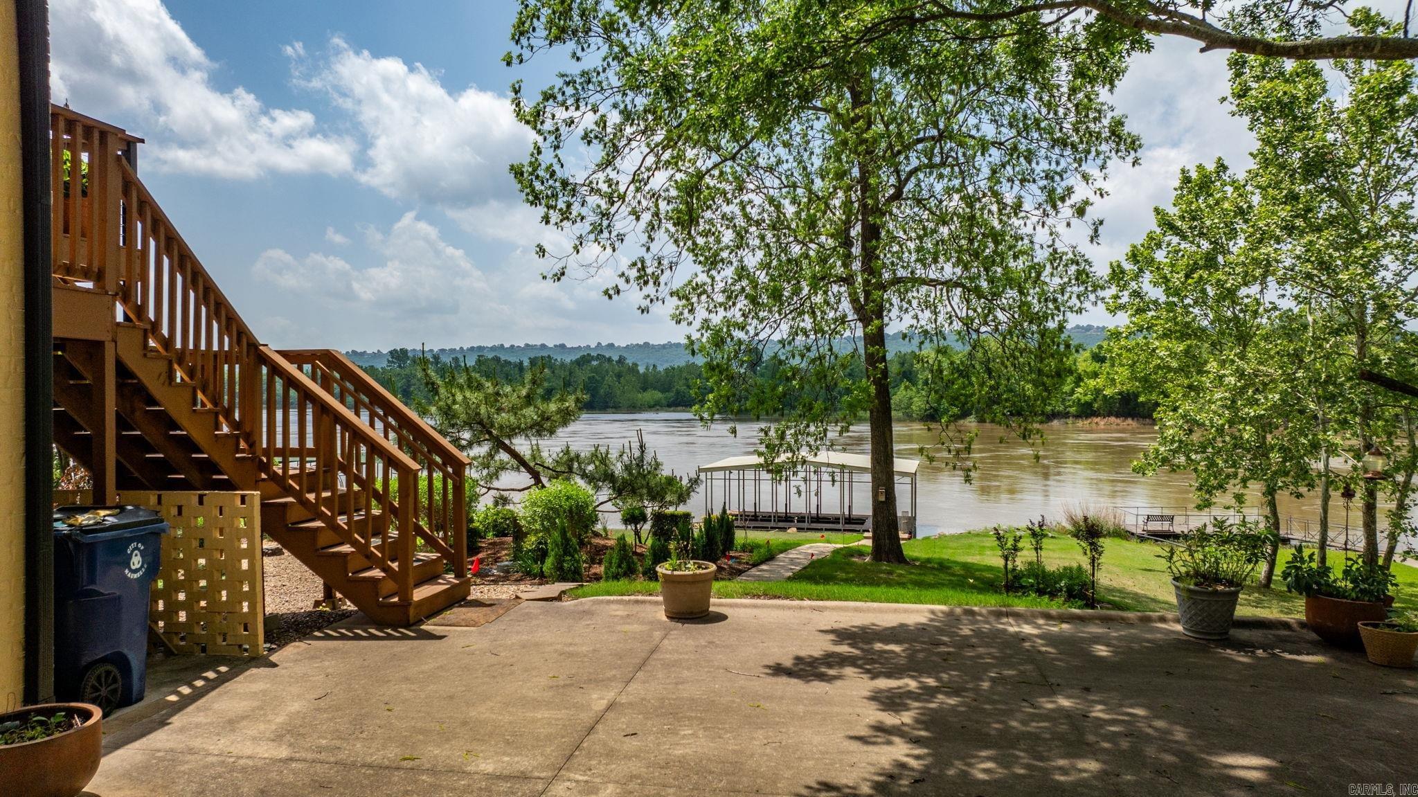 PALISADES HEIGHTS - Residential