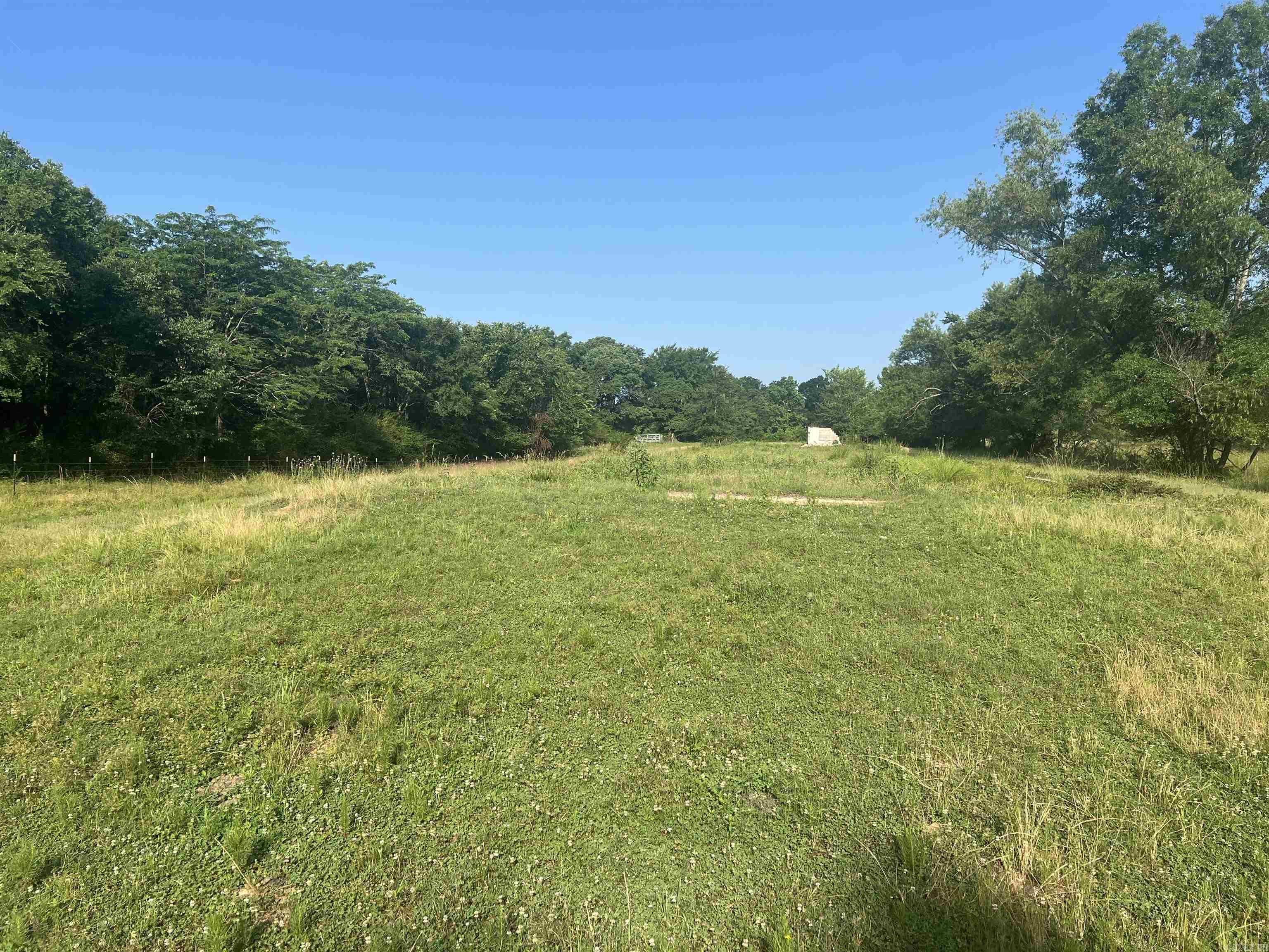 Hard-to-find 4 acres tract just outside of City limits Glenwood Arkansas !! Water  and electric at the road. Enjoy the country living with the convenience of town just minutes away.