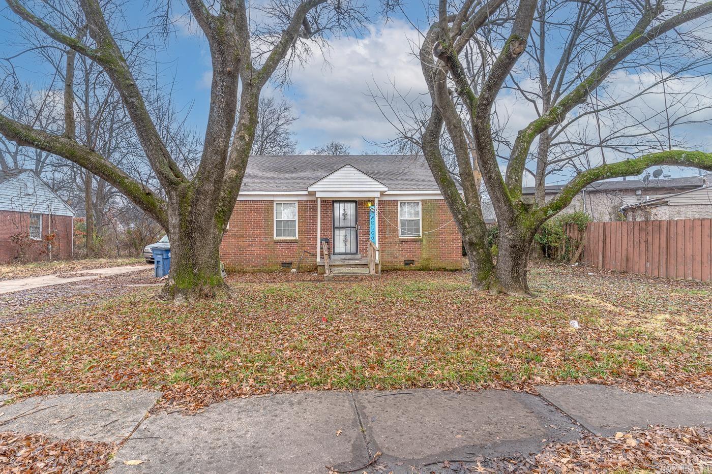 Welcome to market this charming home located in the Memphis View Subdivision Great investment opportunity cash flowing for $625 monthly. Home has 2 bedrooms, 1 bathroom, and a large backyard. Professionally managed by Crest Core. DO NOT DISTURB TENANTS Home is apart of a 3 property package deal (1913 Sula & 208 s Center)