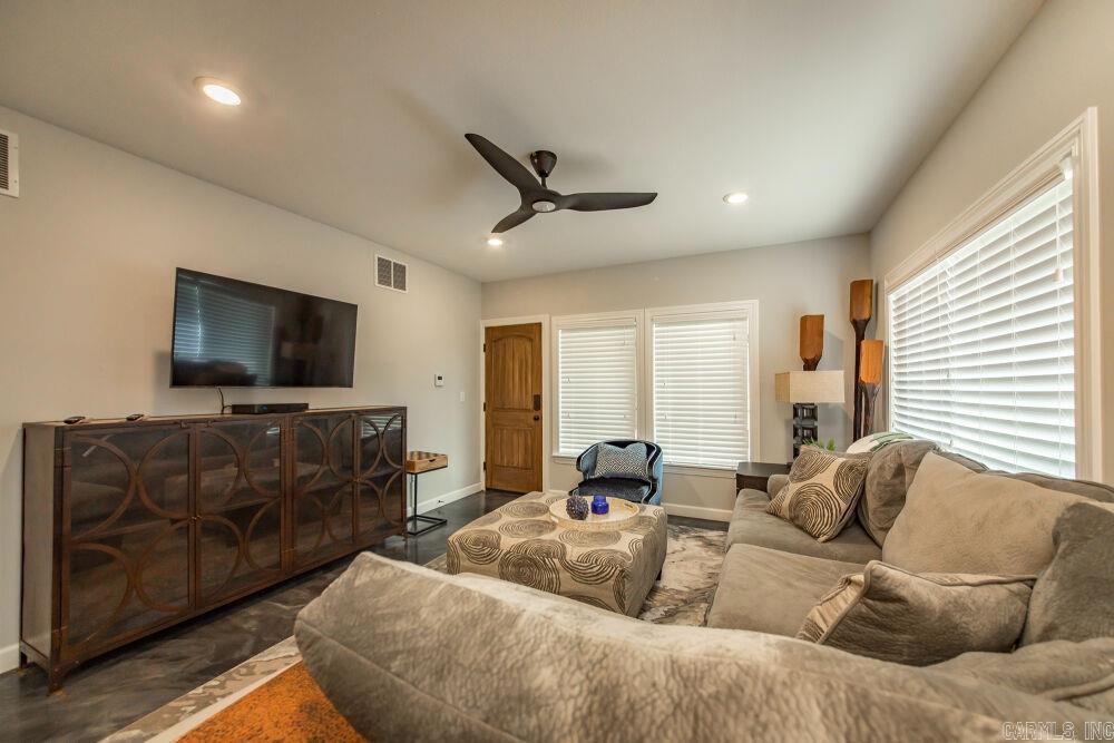 NARROWS INN AT GREERS FERRY HPR - Residential