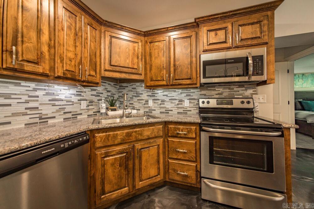 NARROWS INN AT GREERS FERRY HPR - Residential