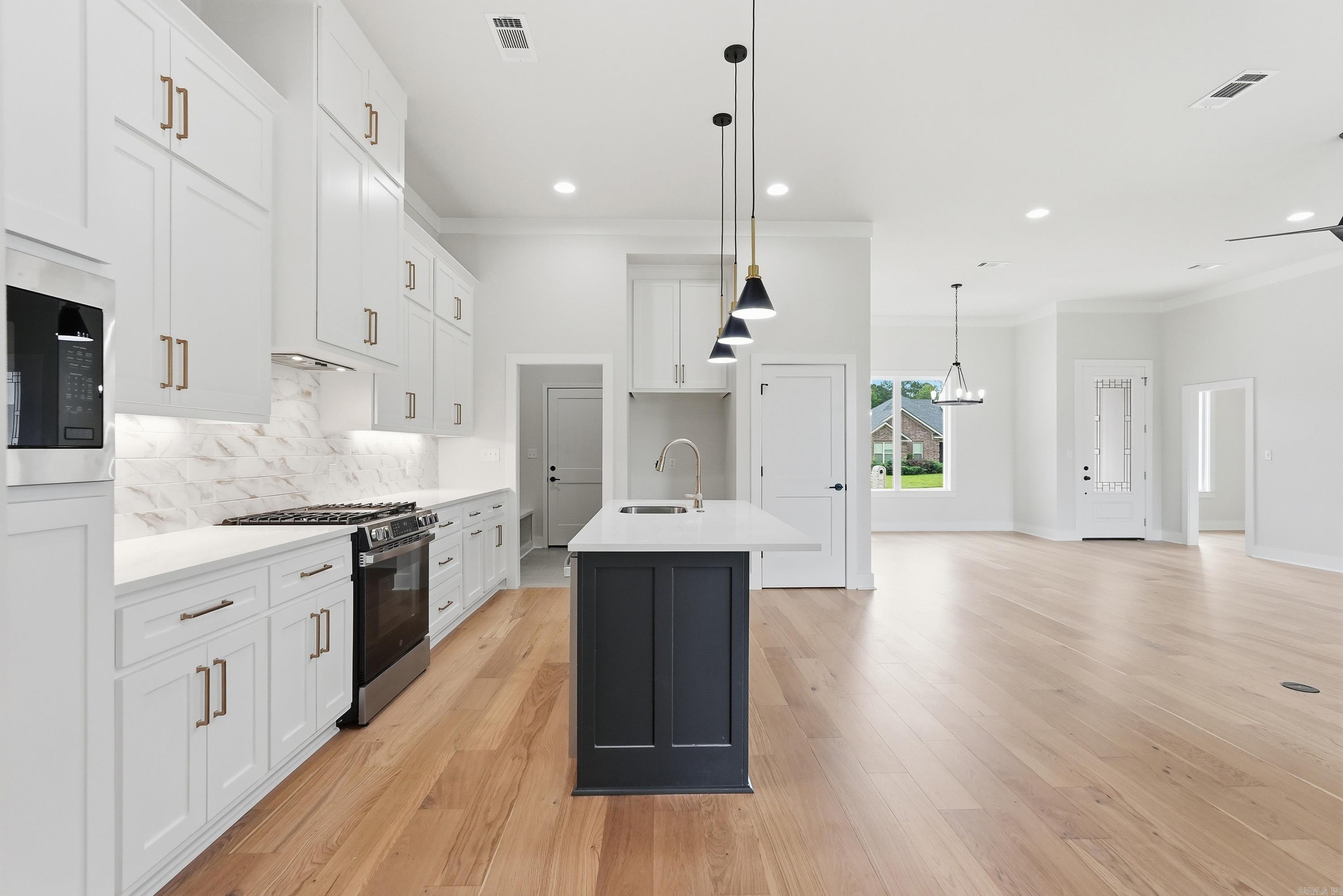 KENWOOD ESTATES - Residential